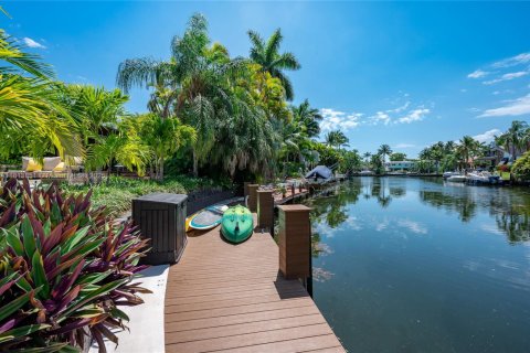 House in Coral Gables, Florida 4 bedrooms, 251.77 sq.m. № 1766452 - photo 5