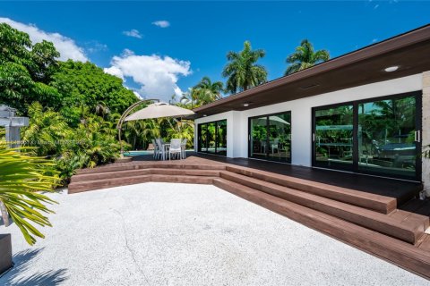 House in Coral Gables, Florida 4 bedrooms, 251.77 sq.m. № 1766452 - photo 4