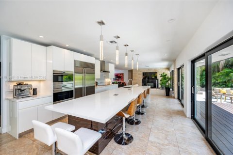 House in Coral Gables, Florida 4 bedrooms, 251.77 sq.m. № 1766452 - photo 13