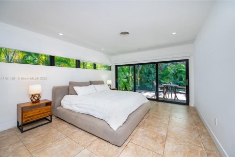 House in Coral Gables, Florida 4 bedrooms, 251.77 sq.m. № 1766452 - photo 20