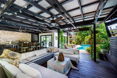 House in Coral Gables, Florida 4 bedrooms, 251.77 sq.m. № 1766452 - photo 8