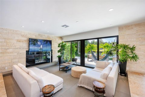 House in Coral Gables, Florida 4 bedrooms, 251.77 sq.m. № 1766452 - photo 16