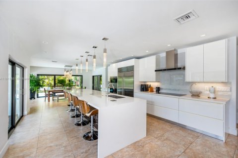 House in Coral Gables, Florida 4 bedrooms, 251.77 sq.m. № 1766452 - photo 15