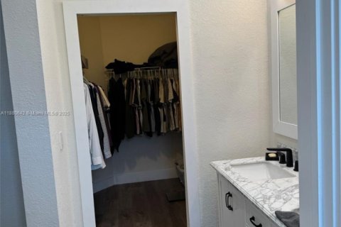 Touwnhouse à vendre à Miami, Floride: 3 chambres, 148.83 m2 № 1929484 - photo 24