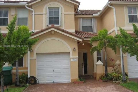 Touwnhouse à vendre à Miami, Floride: 3 chambres, 148.83 m2 № 1929484 - photo 1