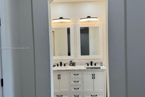 Touwnhouse à vendre à Miami, Floride: 3 chambres, 148.83 m2 № 1929484 - photo 23