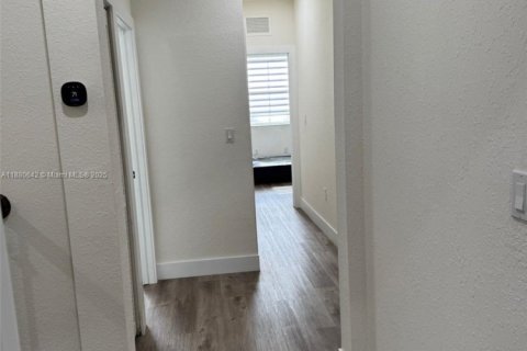 Touwnhouse à vendre à Miami, Floride: 3 chambres, 148.83 m2 № 1929484 - photo 18