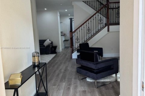 Touwnhouse à vendre à Miami, Floride: 3 chambres, 148.83 m2 № 1929484 - photo 2