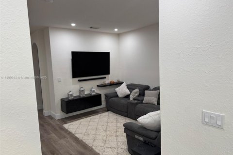 Touwnhouse à vendre à Miami, Floride: 3 chambres, 148.83 m2 № 1929484 - photo 6