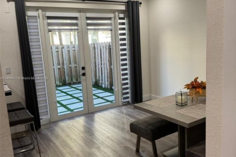 Touwnhouse à vendre à Miami, Floride: 3 chambres, 148.83 m2 № 1929484 - photo 8