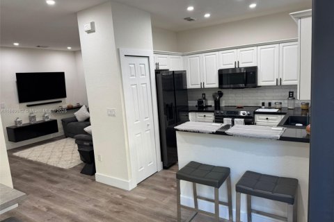 Touwnhouse à vendre à Miami, Floride: 3 chambres, 148.83 m2 № 1929484 - photo 11