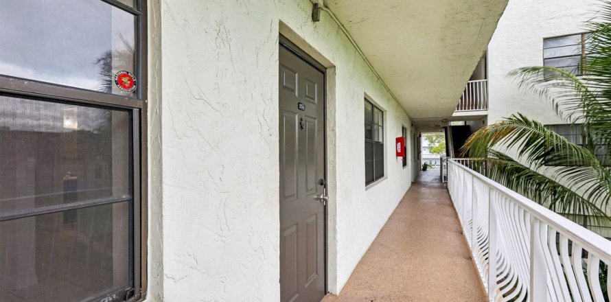 Condo à Dania Beach, Floride, 2 chambres  № 2431393