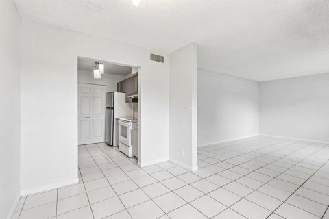 Copropriété à louer à Dania Beach, Floride: 2 chambres, 86.68 m2 № 2431393 - photo 2