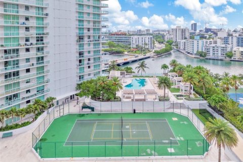 Condo in Miami Beach, Florida, 2 bedrooms  № 2057610 - photo 30
