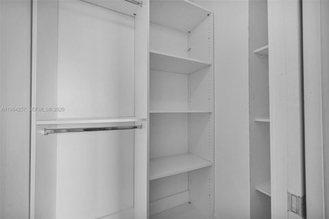 Condo in Miami Beach, Florida, 2 bedrooms  № 2057610 - photo 22