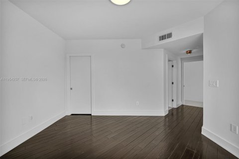 Condo in Miami Beach, Florida, 2 bedrooms  № 2057610 - photo 21