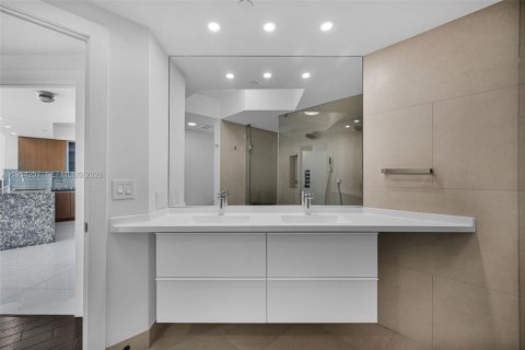 Condo in Miami Beach, Florida, 2 bedrooms  № 2057610 - photo 16