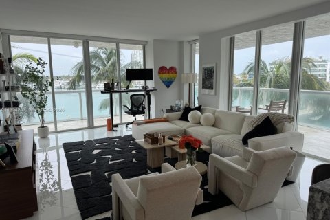 Condominio en alquiler en Miami Beach, Florida, 2 dormitorios, 137.22 m2 № 2057610 - foto 2