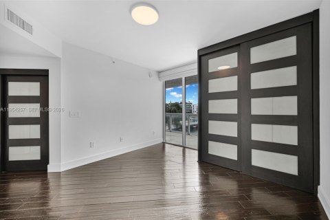 Condo in Miami Beach, Florida, 2 bedrooms  № 2057610 - photo 20
