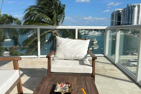 Condominio en alquiler en Miami Beach, Florida, 2 dormitorios, 137.22 m2 № 2057610 - foto 4