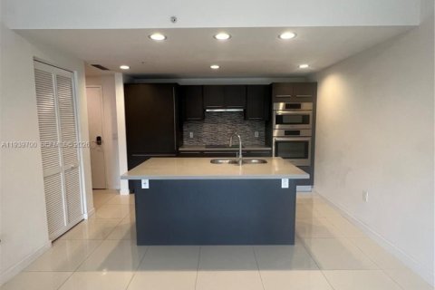 Condominio en venta en Doral, Florida, 1 dormitorio, 71.07 m2 № 1997661 - foto 2