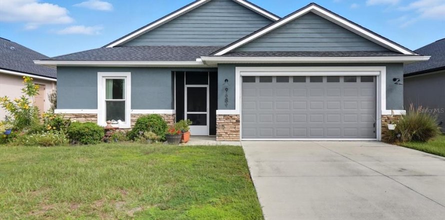 House in Inverness, Florida 3 bedrooms, 162.95 sq.m. № 2196800