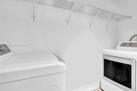 Villa ou maison à louer à Dania Beach, Floride: 4 chambres, 260.13 m2 № 1941906 - photo 25