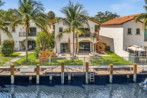 Villa ou maison à louer à Dania Beach, Floride: 4 chambres, 260.13 m2 № 1941906 - photo 1