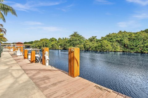Villa ou maison à louer à Dania Beach, Floride: 4 chambres, 260.13 m2 № 1941906 - photo 2