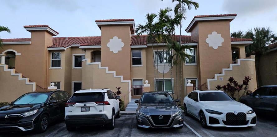 Condominio en Pembroke Pines, Florida, 2 dormitorios № 2172174