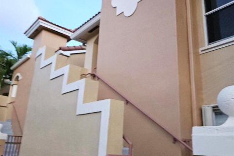Condominio en venta en Pembroke Pines, Florida, 2 dormitorios, 90.12 m2 № 2172174 - foto 14