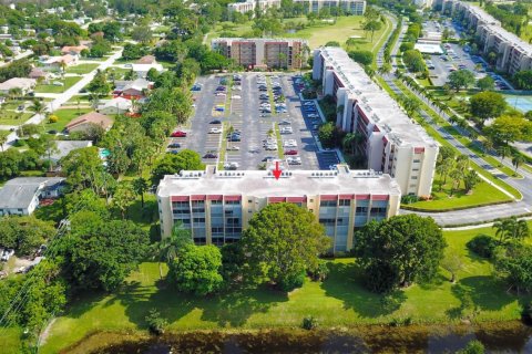 Condo in Lake Worth, Florida, 2 bedrooms  № 1179784 - photo 1