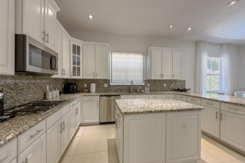 House in Parkland, Florida 4 bedrooms, 277.03 sq.m. № 1887859 - photo 21