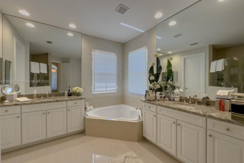 House in Parkland, Florida 4 bedrooms, 277.03 sq.m. № 1887859 - photo 28
