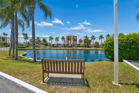 Copropriété à vendre à Saint Petersburg, Floride: 2 chambres, 106.37 m2 № 2126032 - photo 23