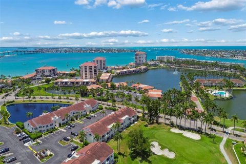 Condo à Saint Petersburg, Floride, 2 chambres  № 2126032