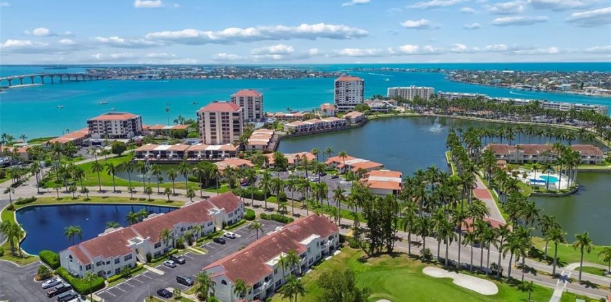 Condo à Saint Petersburg, Floride, 2 chambres  № 2126032