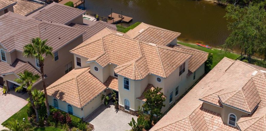 House in Tampa, Florida 4 bedrooms, 342.72 sq.m. № 1765097