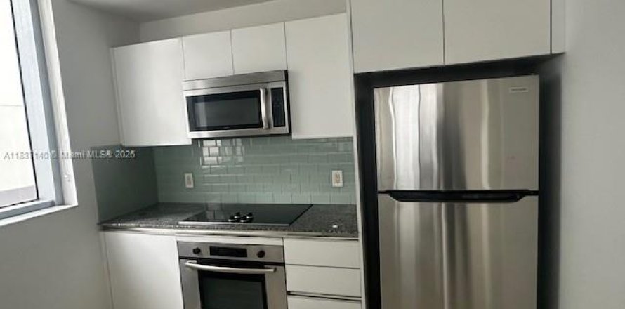 Condominio en Miami, Florida, 1 dormitorio  № 1821845