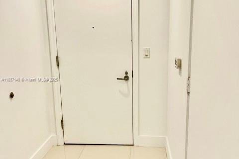 Condominio en alquiler en Miami, Florida, 1 dormitorio, 89.93 m2 № 1821845 - foto 4
