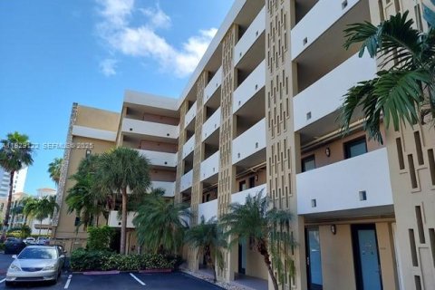 Condo in Hallandale Beach, Florida, 1 bedroom  № 1987470 - photo 5