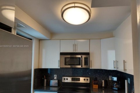 Condo in Hallandale Beach, Florida, 1 bedroom  № 1987470 - photo 27