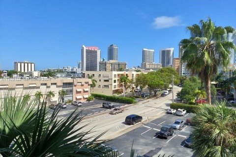 Condo in Hallandale Beach, Florida, 1 bedroom  № 1987470 - photo 6