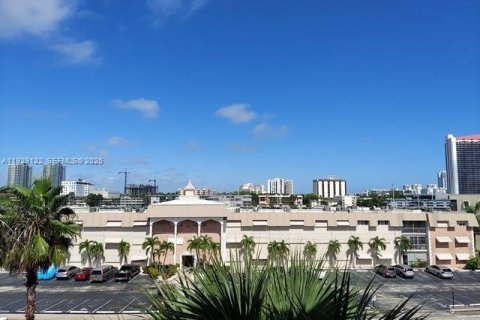 Condo in Hallandale Beach, Florida, 1 bedroom  № 1987470 - photo 7