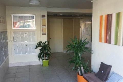 Condo in Hallandale Beach, Florida, 1 bedroom  № 1987470 - photo 18