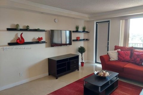 Condo in Hallandale Beach, Florida, 1 bedroom  № 1987470 - photo 22