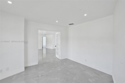 House in Weston, Florida 4 bedrooms, 222.59 sq.m. № 2080634 - photo 12