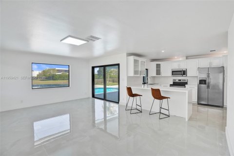 House in Weston, Florida 4 bedrooms, 222.59 sq.m. № 2080634 - photo 19