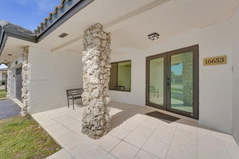 House in Weston, Florida 4 bedrooms, 222.59 sq.m. № 2080634 - photo 7