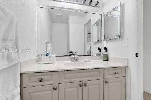House in Weston, Florida 4 bedrooms, 222.59 sq.m. № 2080634 - photo 29
